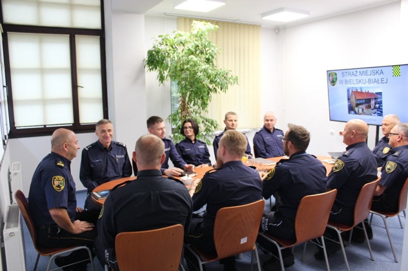foto: Spotkanie Straży Miejskiej i Policji – wspólne działania na rzecz bezpieczeństwa mieszkańców