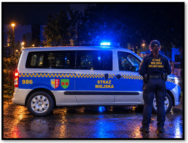 foto:  Nocna interwencja na osiedlu przy ul. Podgórze - 87-letnia kobieta trafiła do szpitala